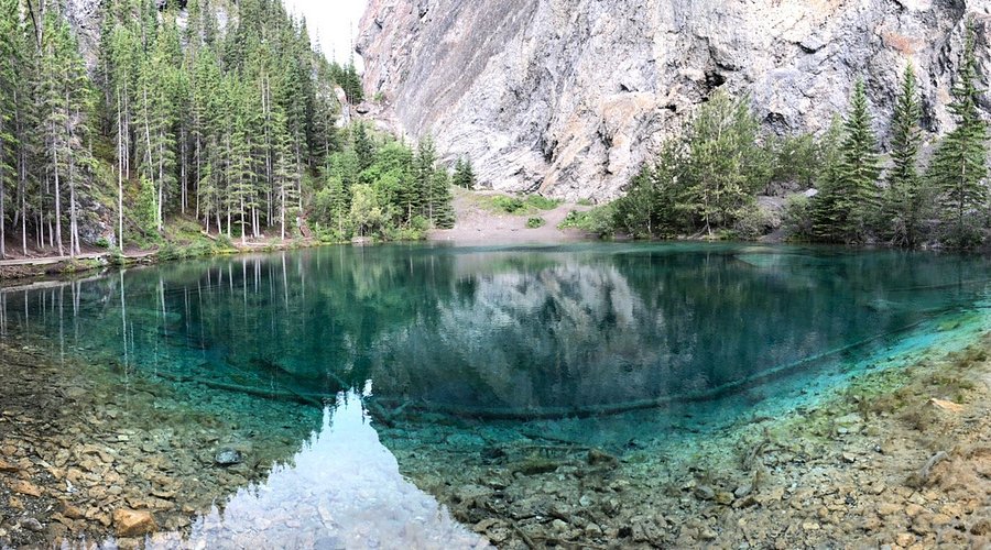 Grassi Lakes in Kananaskis with turquoise water and limestone cliffs