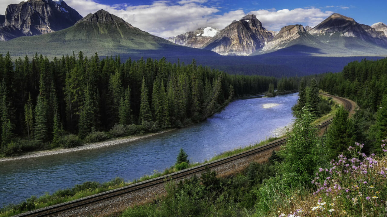 Bow Valley Parkway forest, river and mountain scenery