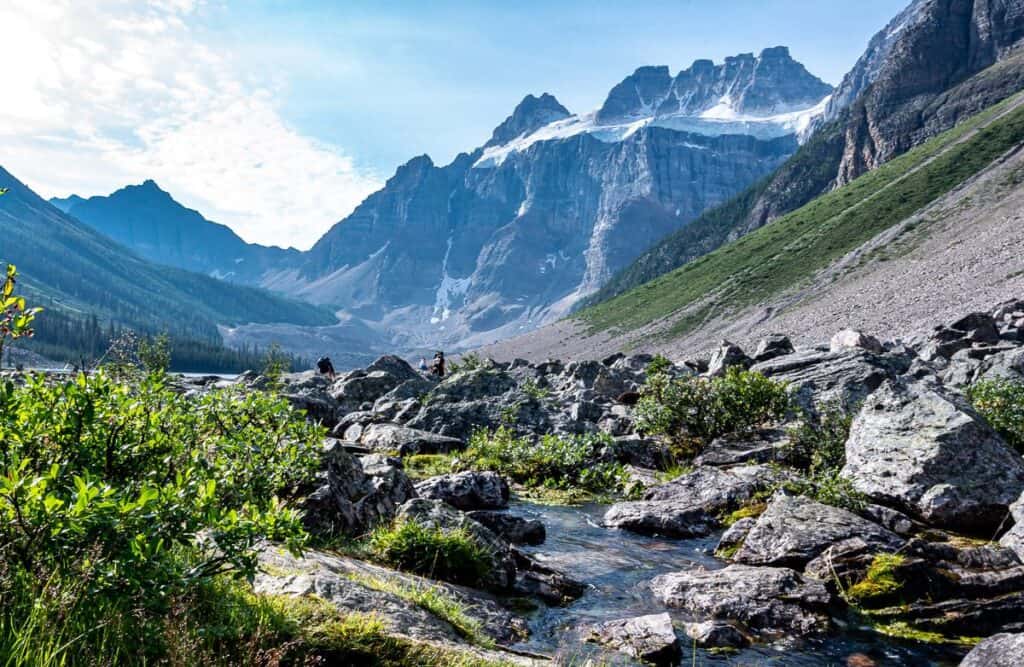 Moraine Lake and Valley of the Ten Peaks mountain scenery